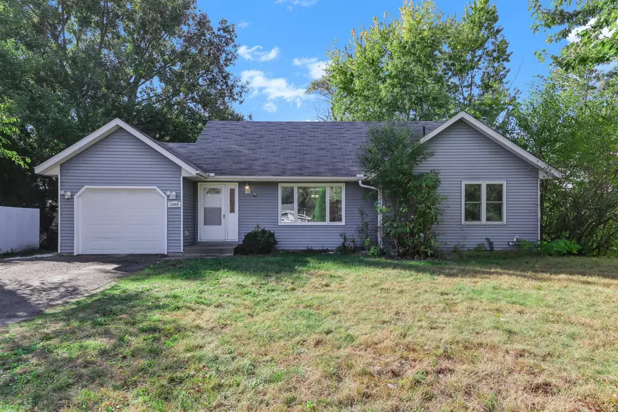 1255 Mayhill RD N, Maplewood, MN 55119