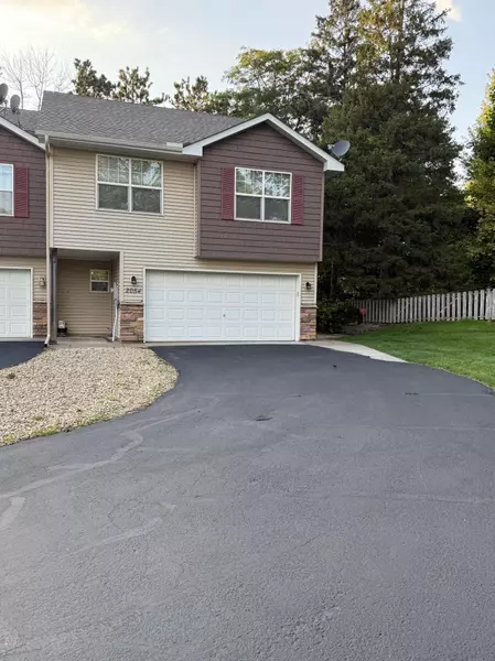 2054 Shryer CT E, North Saint Paul, MN 55109