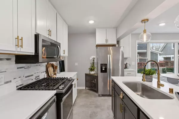 Minneapolis, MN 55410,5217 France AVE S