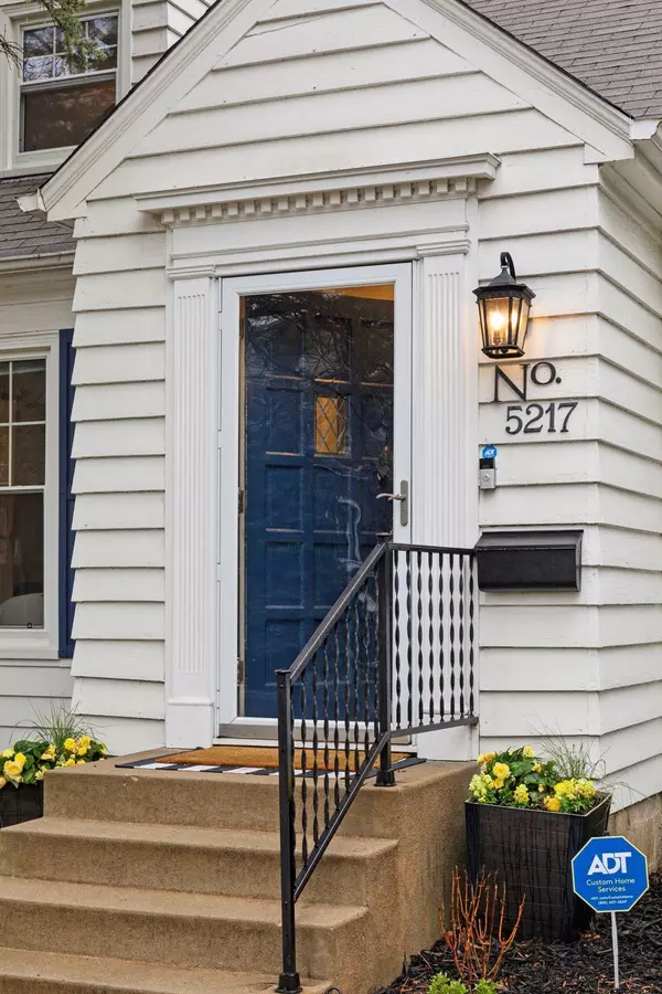 Minneapolis, MN 55410,5217 France AVE S