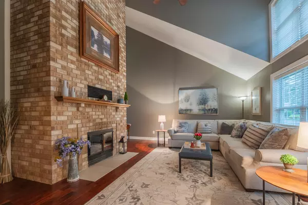 Maplewood, MN 55109,955 Brooks CT