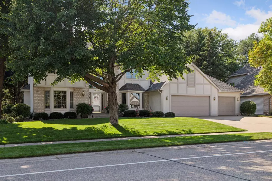 1276 W Royal Oaks DR, Shoreview, MN 55126