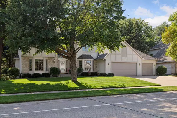 1276 W Royal Oaks DR, Shoreview, MN 55126