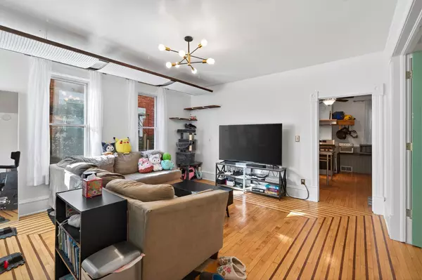 Minneapolis, MN 55411,2527 #1-2 N 4th ST