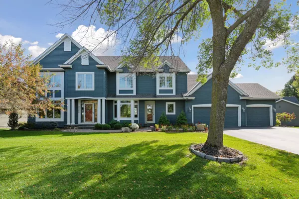 2165 Longacres DR, Chanhassen, MN 55317