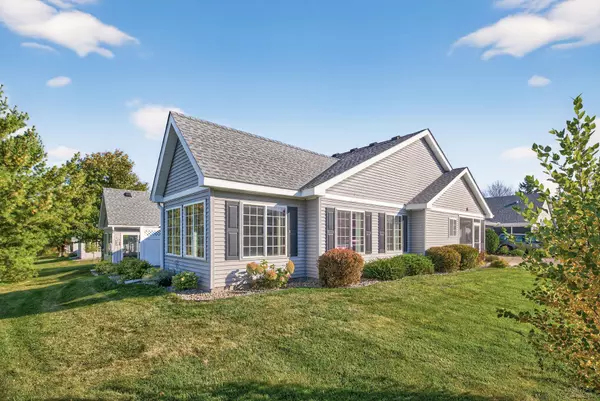 440 Sunnyridge LN, Loretto, MN 55357