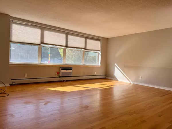 Minneapolis, MN 55416,3150 Excelsior BLVD #211