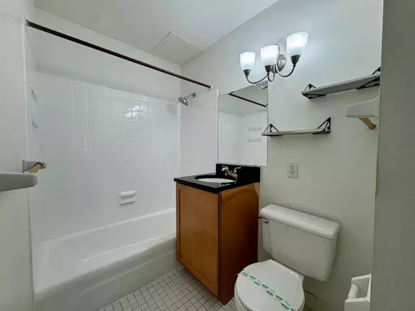 Minneapolis, MN 55416,3150 Excelsior BLVD #211