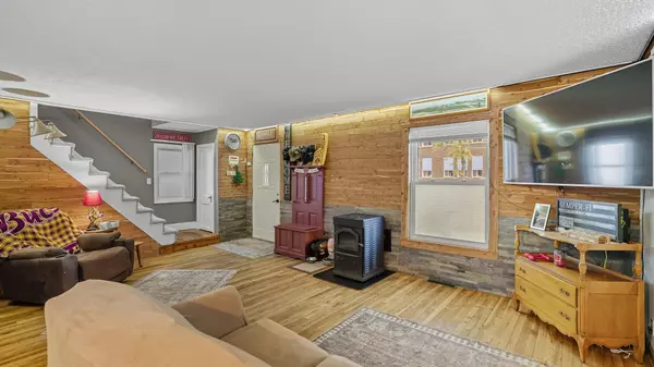 Delavan, MN 56023,102 N School ST