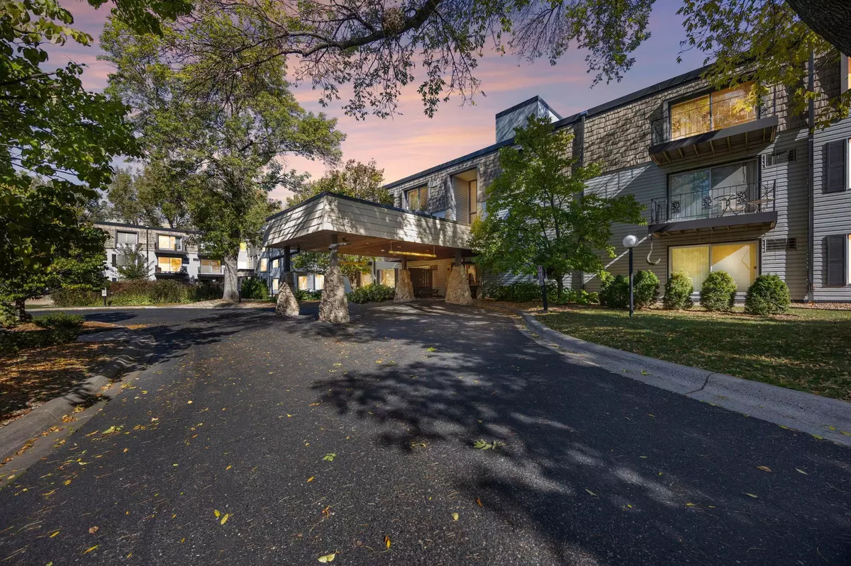 Little Canada, MN 55117,183 Little Canada RD E #204