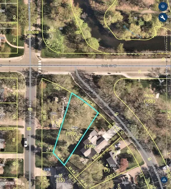 Edina, MN 55424,5404 Park PL