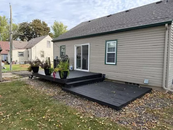 Owatonna, MN 55060,916 Linn AVE SW