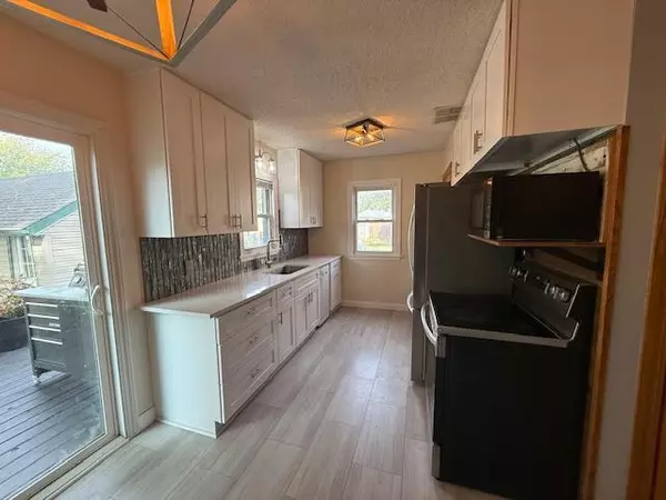 Owatonna, MN 55060,916 Linn AVE SW