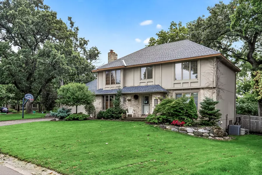 8593 Coachmans LN, Eden Prairie, MN 55347