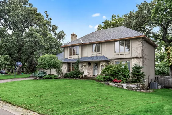 8593 Coachmans LN, Eden Prairie, MN 55347