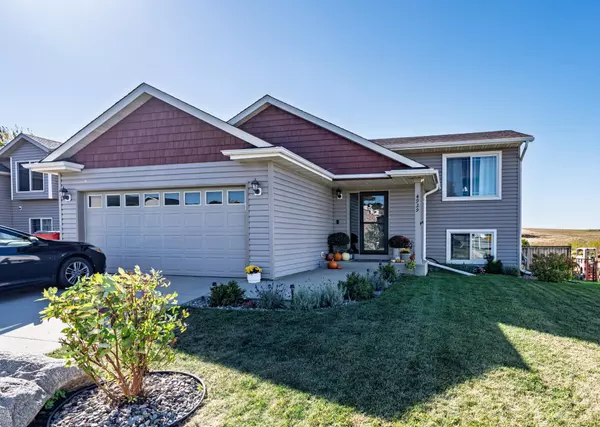 4929 Castleview DR NW, Rochester, MN 55901