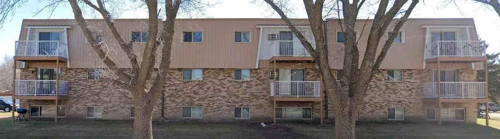 Marshall, MN 56258,901 Country Club DR #204