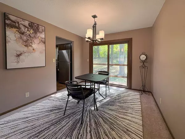 Woodbury, MN 55125,6401 Applewood CT