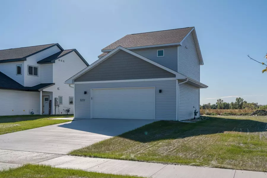 3221 Bassett DR, Mankato, MN 56001