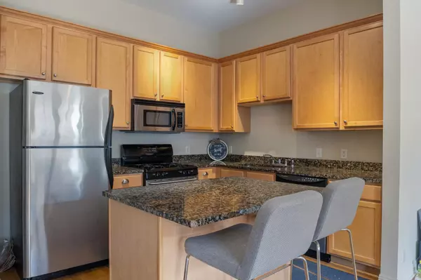 Saint Paul, MN 55102,370 Marshall AVE #301