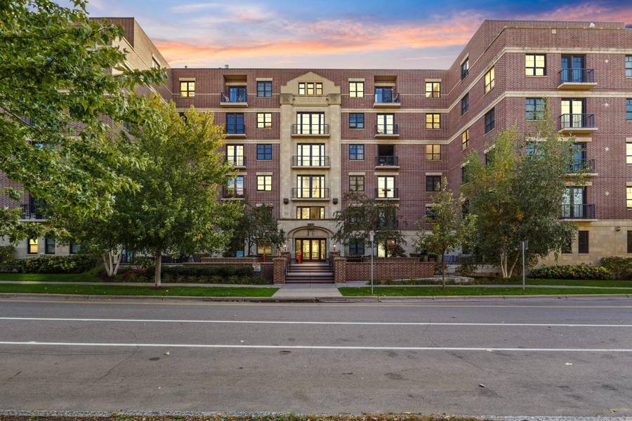 370 Marshall AVE #301, Saint Paul, MN 55102