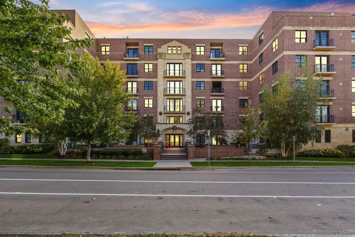Saint Paul, MN 55102,370 Marshall AVE #301