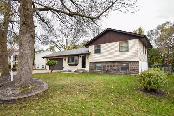 11340 7th ST NE, Blaine, MN 55434