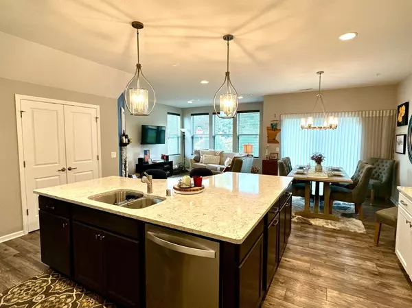 Chanhassen, MN 55317,742 Maggie WAY