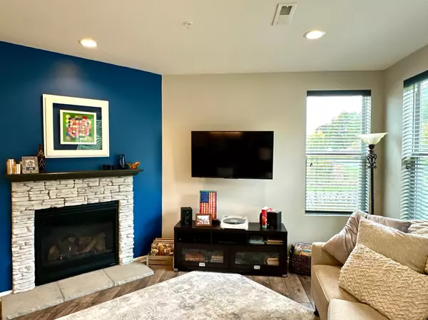 Chanhassen, MN 55317,742 Maggie WAY