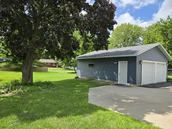 Waseca, MN 56093,614 5th ST SW