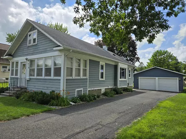 614 5th ST SW, Waseca, MN 56093