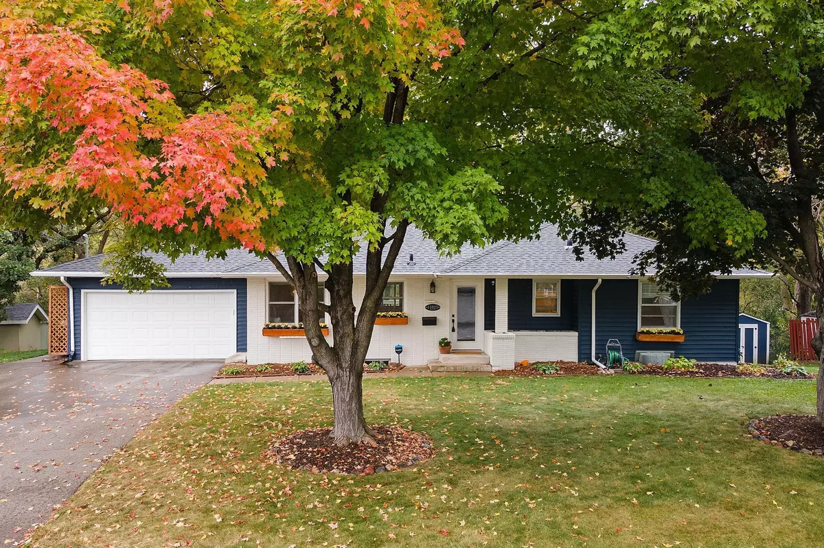 Minnetonka, MN 55343,11823 Shady Oak DR