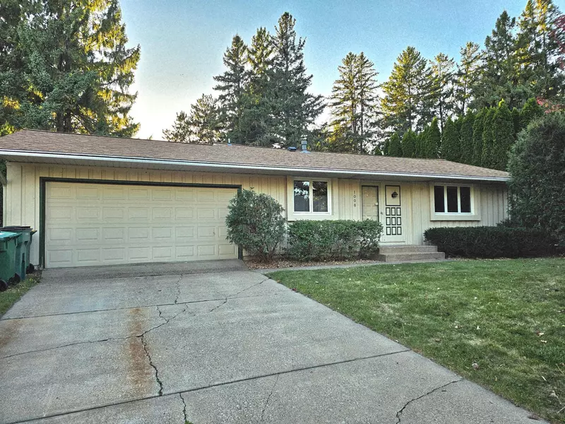 1008 Northland AVE, Stillwater, MN 55082