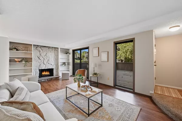 2106 Tamarin TRL, Golden Valley, MN 55427