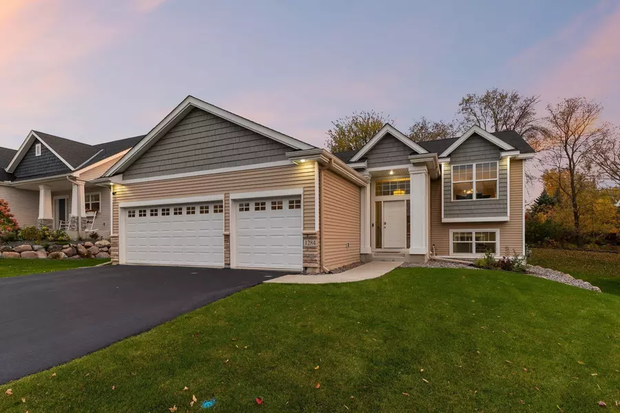 1284 Meadow LN S, Shakopee, MN 55379
