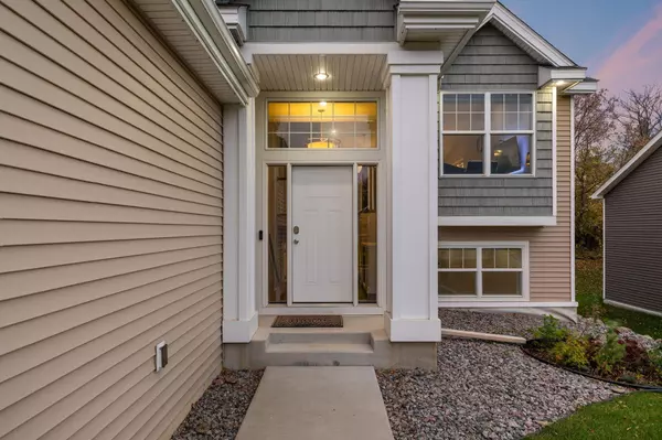 Shakopee, MN 55379,1284 Meadow LN S