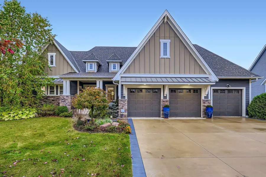 5676 Garden DR, Woodbury, MN 55129