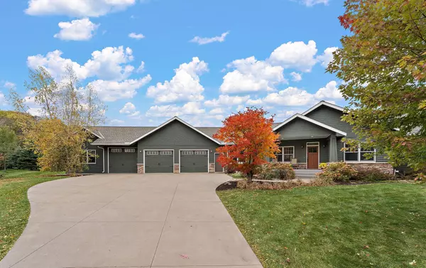2206 Paris AVE N, Stillwater, MN 55082