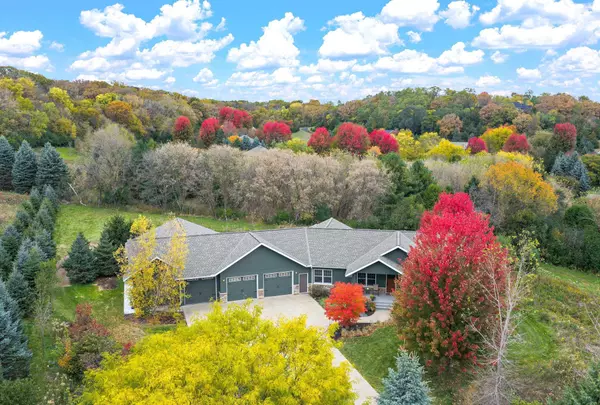 2206 Paris AVE N, Stillwater, MN 55082