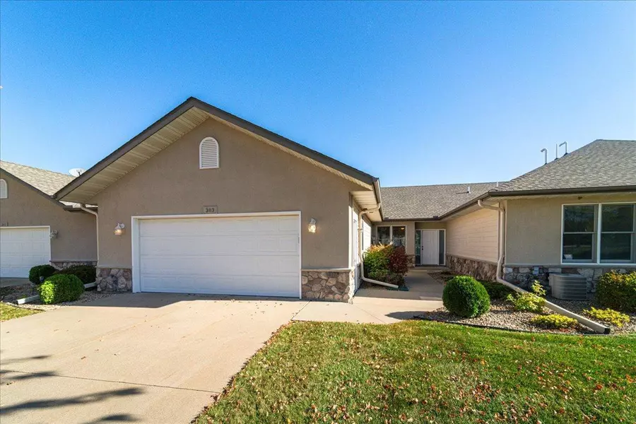 303 Fiddler CT SE, New Prague, MN 56071