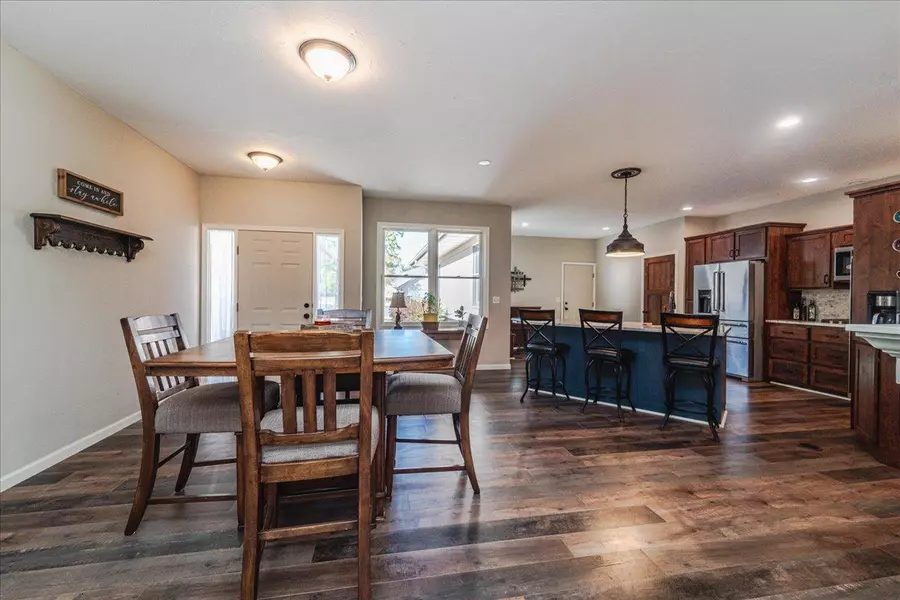 303 Fiddler CT SE, New Prague, MN 56071