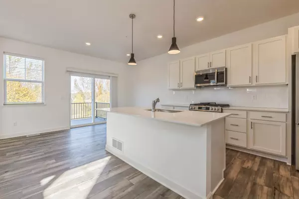 197 Huntington DR, Waconia, MN 55387