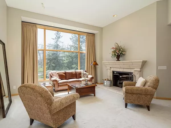 Minnetonka, MN 55305,11643 Foxhall RD