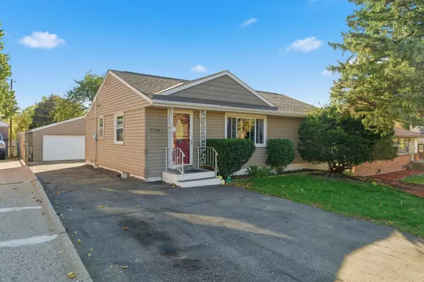 1726 Hyacinth AVE E, Saint Paul, MN 55106