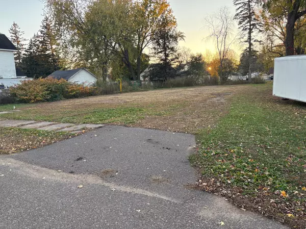 Chetek, WI 54728,917 3rd ST