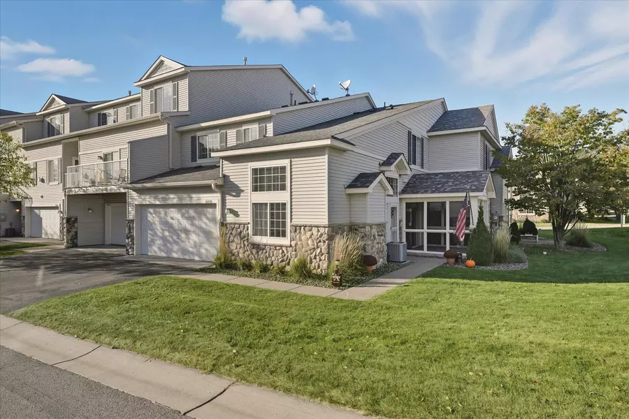 6810 Pine Crest TRL S, Cottage Grove, MN 55016