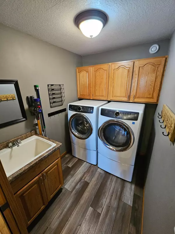 Goodhue, MN 55027,404 Crestview CT