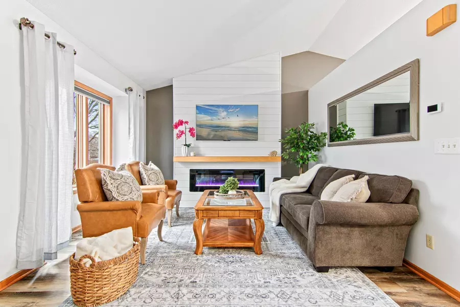 1677 124th AVE NE, Blaine, MN 55449