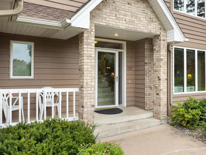 727 Laurie CT, Maplewood, MN 55117