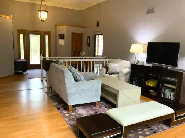 Eagan, MN 55122,1497 Kings Wood RD